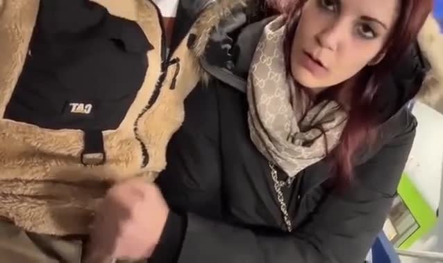 Coppia toscana succhia e ingoia sul treno