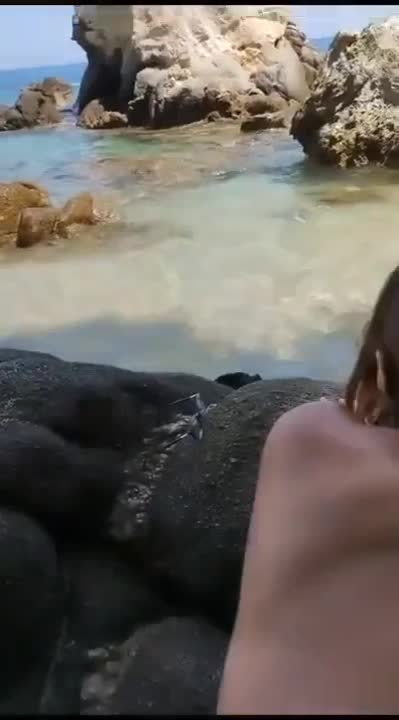 Urla di piacere quando la scopo nel culo in spiaggia
