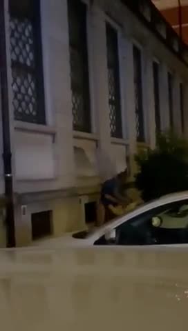 Ho filmato un ragazzo arrapato che si scopa una prostituta per strada