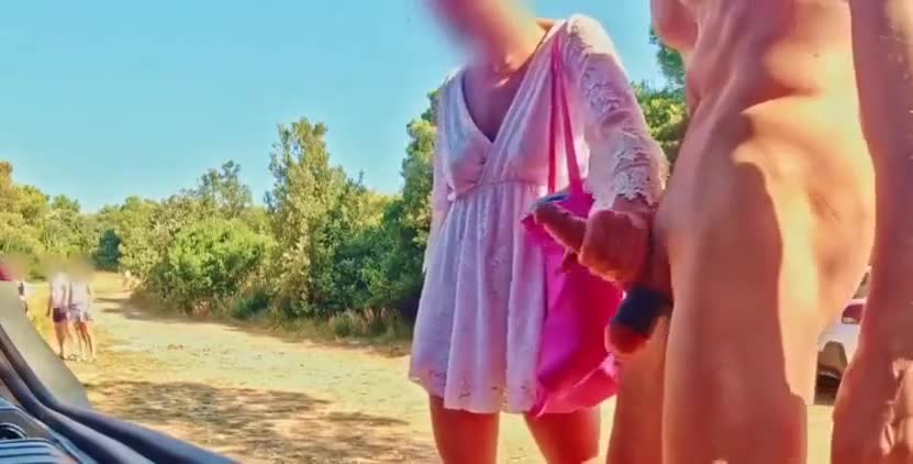 Esibizionista italiano si fa fare una sega da una donna sconosciuta