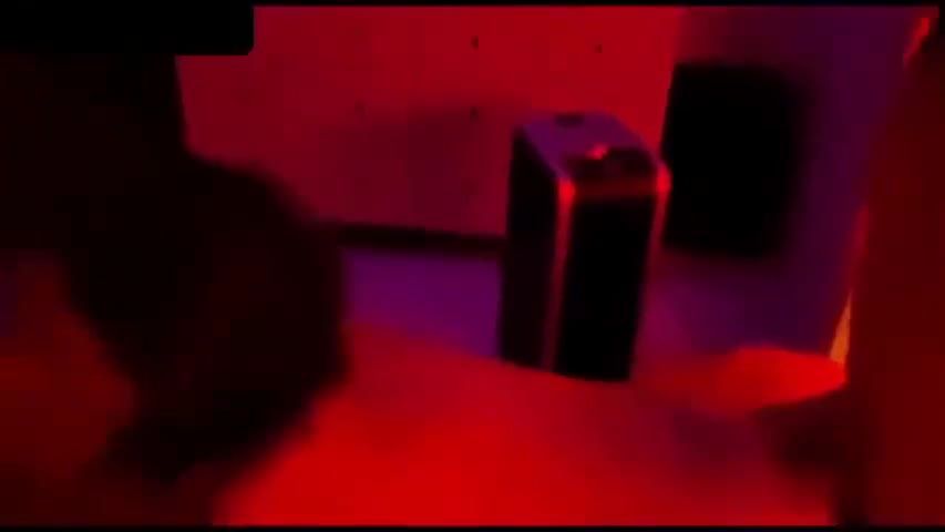 Mi succhia il cazzo prima di piegarsi per il sesso anale